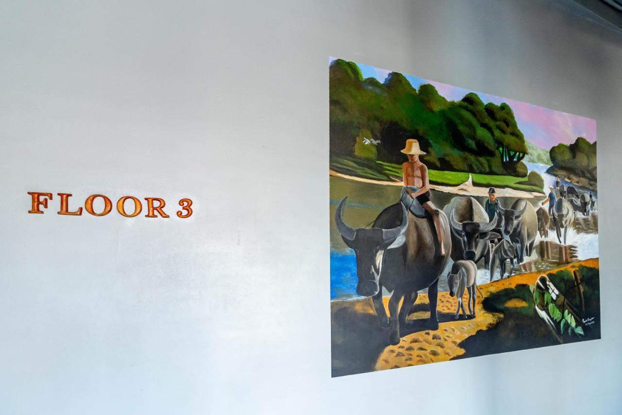 Thonglor Travellers Hostel And Cafe Бангкок Экстерьер фото
